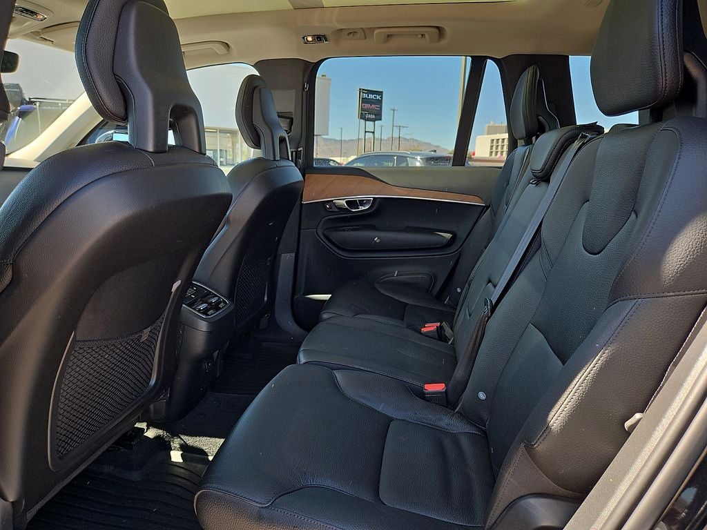 2022 Volvo XC90 T6 Momentum