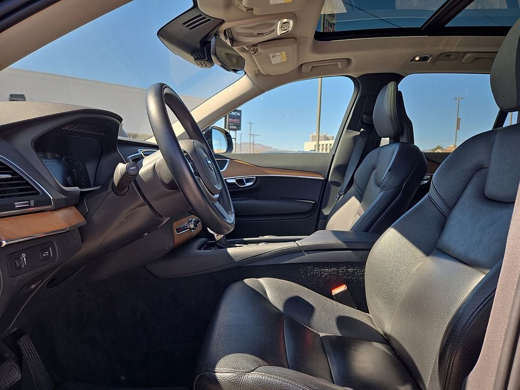 2022 Volvo XC90 T6 Momentum