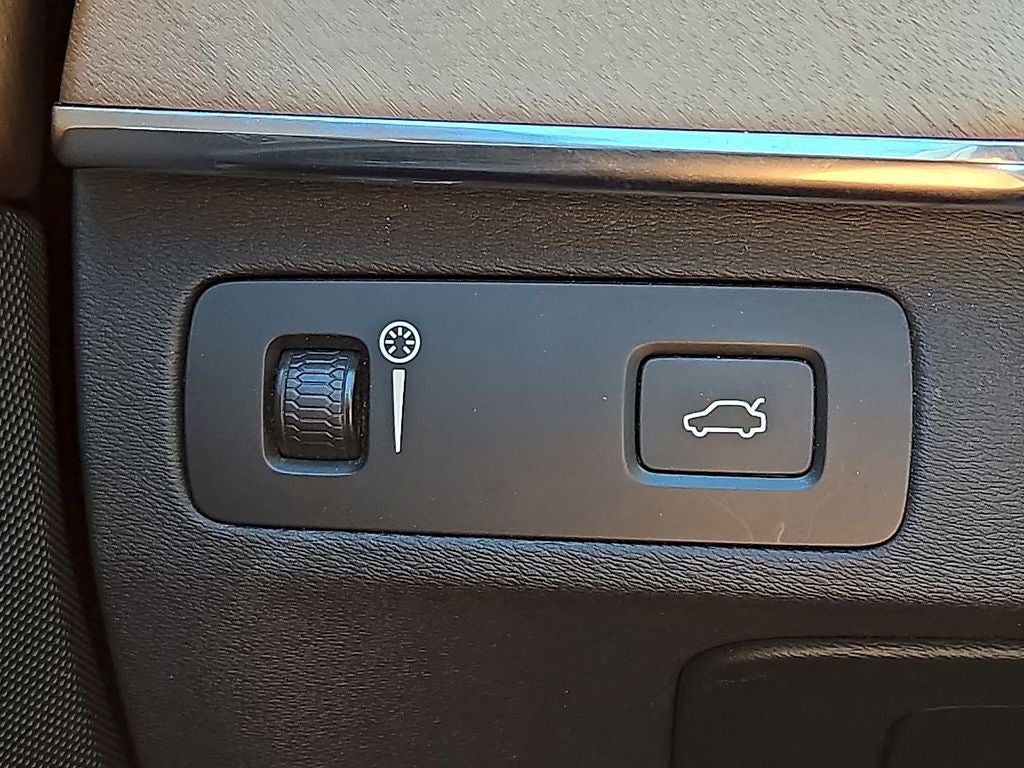 2022 Volvo XC90 T6 Momentum