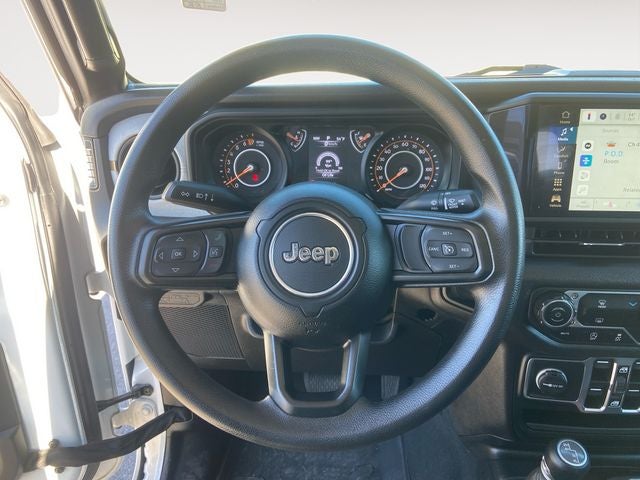 2024 Jeep Gladiator photo 2