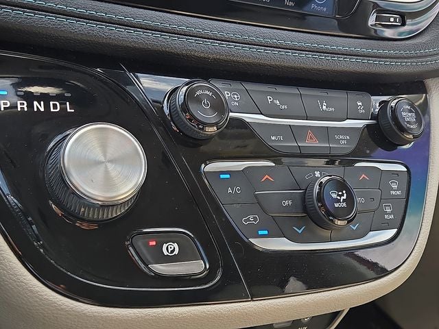 2018 Chrysler Pacifica Hybrid Limited