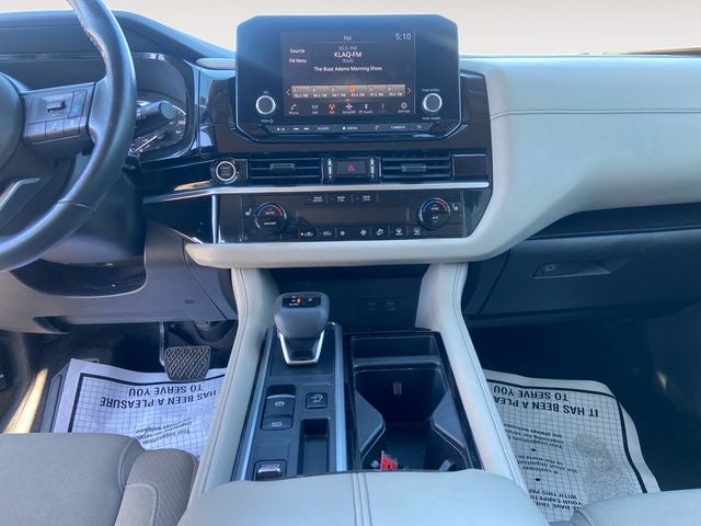 2024 Nissan Pathfinder SV