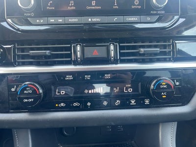 2025 Nissan Pathfinder SV