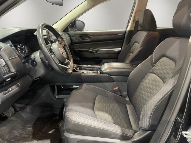 2023 Nissan Pathfinder SV