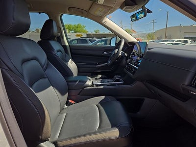 2024 Nissan Pathfinder SL