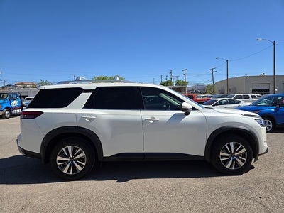 2024 Nissan Pathfinder SL
