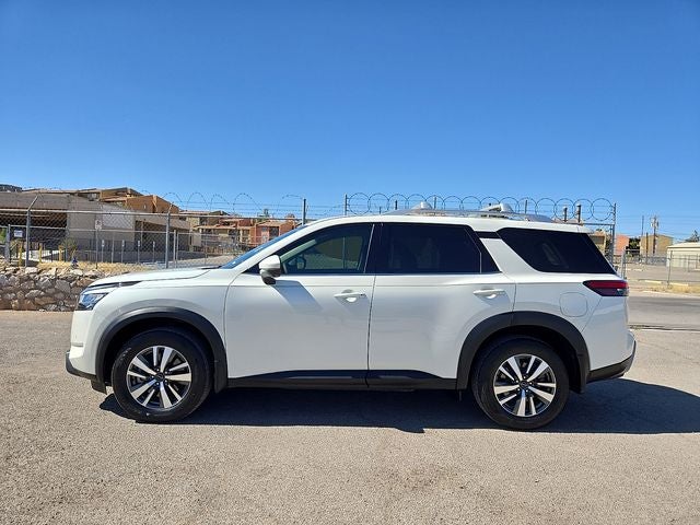 2024 Nissan Pathfinder SL