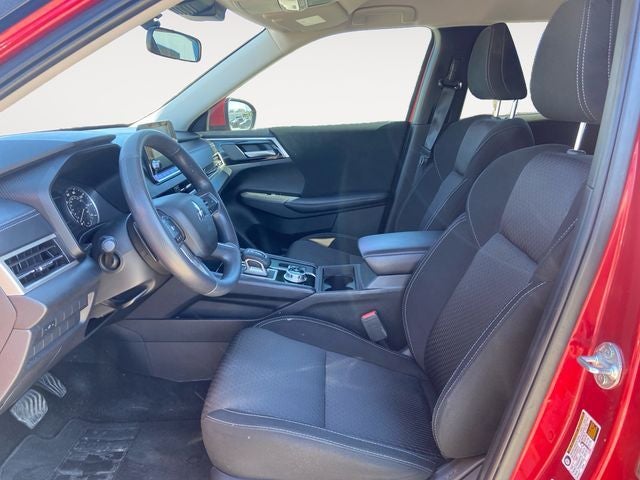 2024 Mitsubishi Outlander ES