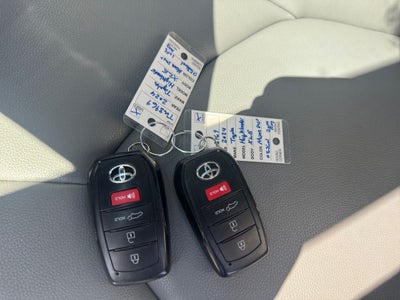 2024 Toyota Highlander Hybrid XLE
