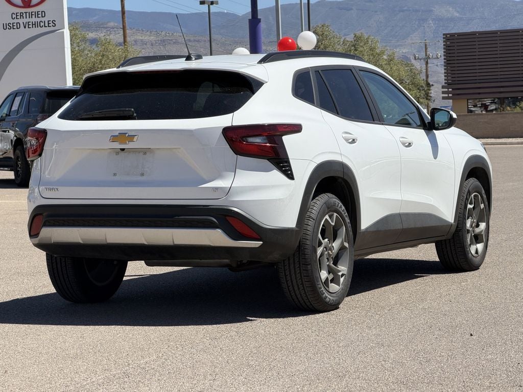 2025 Chevrolet Trax LT - Photo 17