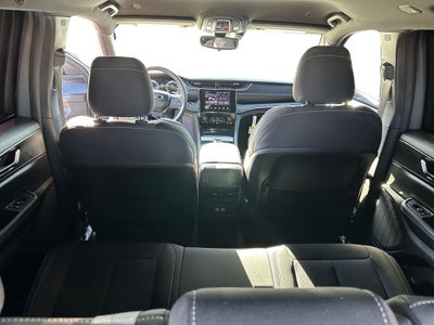 2024 Jeep Grand Cherokee Laredo 4x4