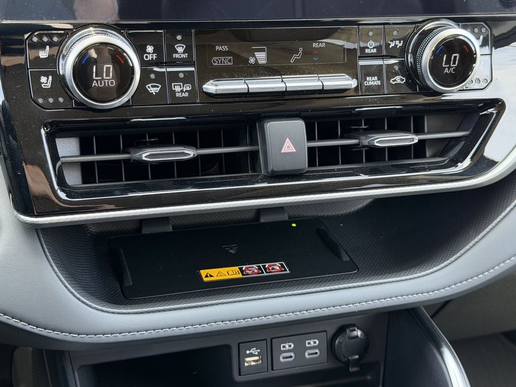 2026 Toyota Highlander Platinum - Photo 16