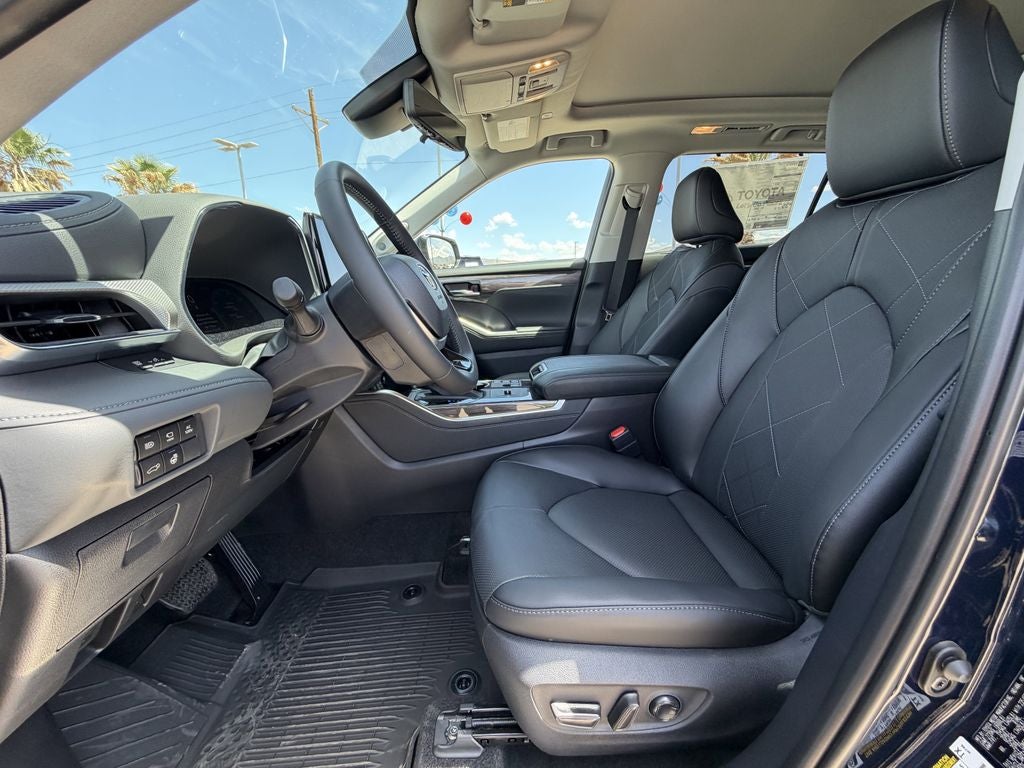 2026 Toyota Highlander Platinum - Photo 22