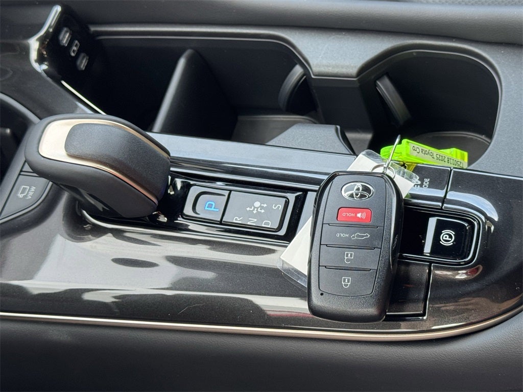 2025 Toyota Toyota Crown Signia Limited