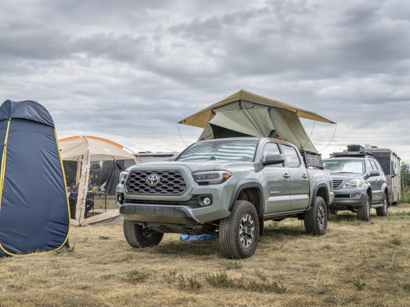 Toyota Tacoma towing other vehicle