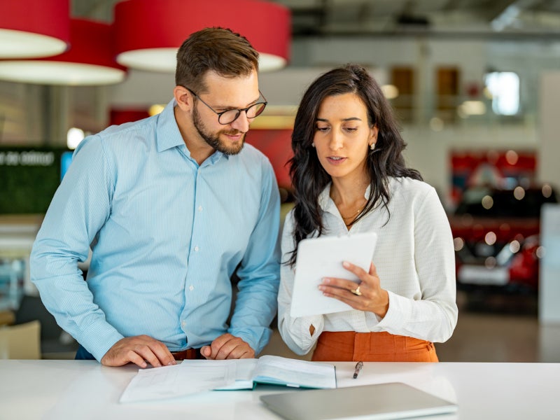 Casa Toyota financial advisor helping out a customer